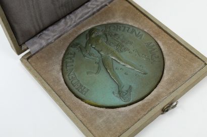 null Deux médailles en bronze :

- Crédit Industriel et Commercial 1859-1959, avers...