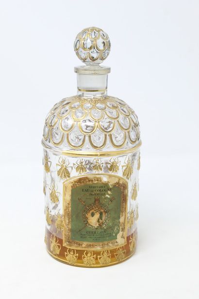 null GUERLAIN

­«­Eau ­de ­Cologne ­Impériale­» 

Flacon abeilles dorées. Etiquette...