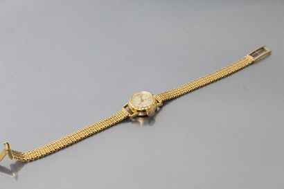 null LIP

Montre bracelet de dame, boîtier rond en or jaune 18k (750), cadran à fond...