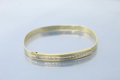 Bracelet oblong en or jaune 18k (750) sertie...