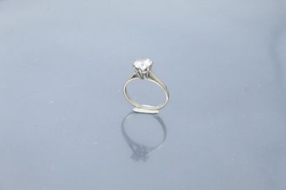 Solitaire in 18k (750) white gold set with...