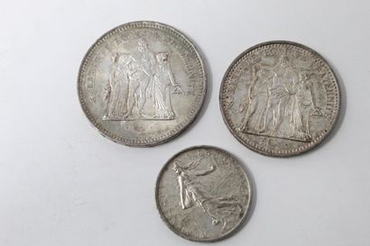 Trois pièces en argent :

- 50 francs Hercule...