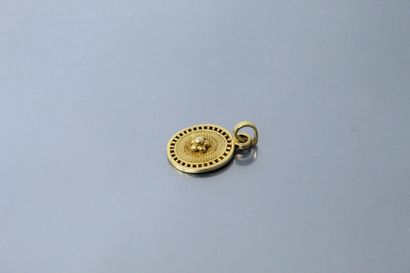 Oval pendant in 18K (750) yellow gold, partially...