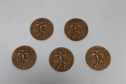Cinq médailles de table ronde en bronze.

Avers...
