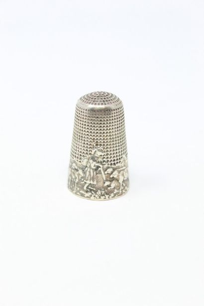 Silver thimble (Boar) the base decorated...