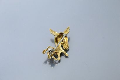null Broche en or jaune 18K (750) en forme d'âne à pelage en picots dorés, et oeil...