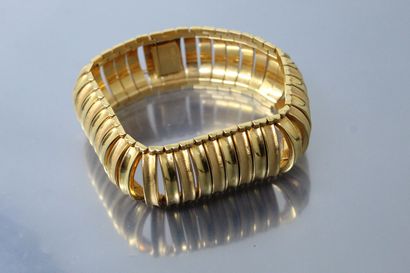 null Bracelet en or jaune 18K (750) à maille semie sphérique articulées alternant...