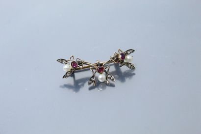 18k (750) yellow gold and silver brooch styling...