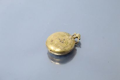 null Montre de col en or jaune 18k (750), cadran émaillé blanc à chiffres arabes....