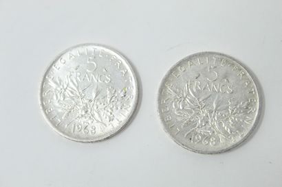 null Deux pièces de 5 francs de type Semeuse en argent 1968. Deux des 357 000 exemplaires.

Poids...