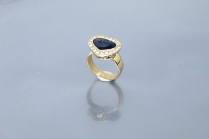 Ring in 18K (750) yellow gold, set with a...