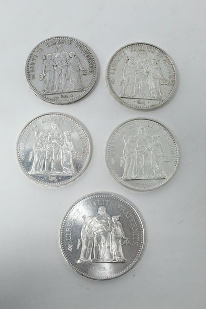 null Cinq pièces en argent de type Hercule :

- 5 francs 1875 A (atelier Paris)

-...