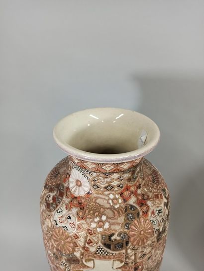 null JAPON - Fin XIXème siècle

Paire de grands vases en Satsuma

H.: 63 cm

Accidents...