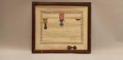 null 2 patents with decorations: patent of the Military Medal given to a soldier...