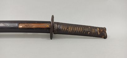 null JAPON 

Koto wakizashi, shinogi zukuri, trempe et hamon effacés, un mekugi ana,...