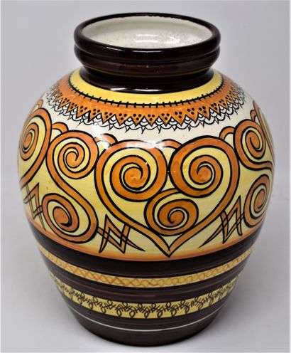 null QUIMPER

Earthenware vase with open neck decorated with stylized friezes in...