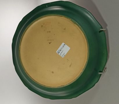 null P. IPSENS ENKE (Denmark)

Glazed ceramic bowl with scalloped edge with relief...