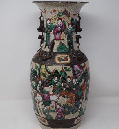 null CHINA, Nanjing - Late 19th century 

Pair of stoneware and polychrome enamel...