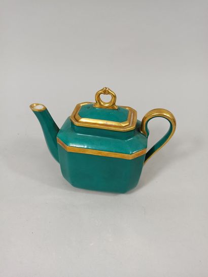 null Green porcelain teapot with gilded fillet, restorations