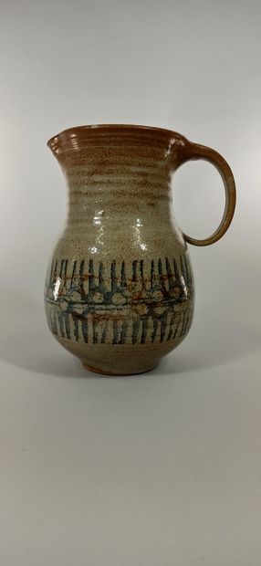 null VOLKOFF Voldemar (1932 - 2007)

Set of two jugs.

Vallauris clay and stoneware,...