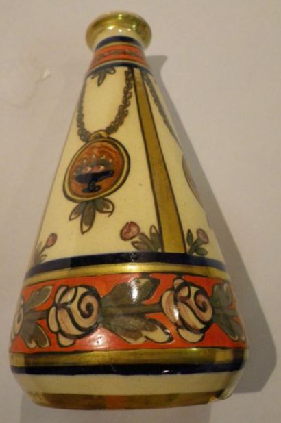 null RENOLEAU Alfred (1854-1930) 

Vase piriform in enamelled earthenware with polychrome...