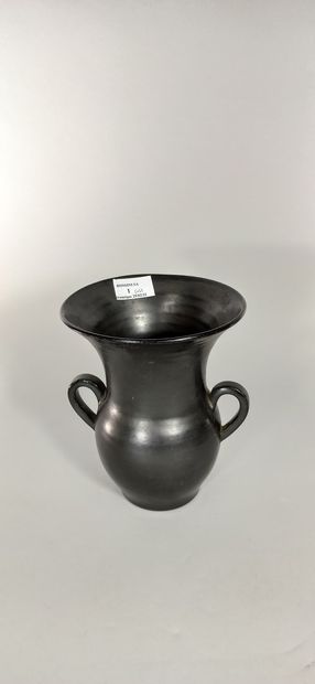 null ACCOLAY (1948 -1980)

Lot de cinq pièces dont un vase noir, vers 1950.

Terre...