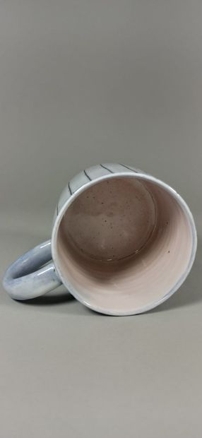 null INNOCENTI Jacques (1926 -1958)



1 mug et une coupelle décor de rayure, terre...