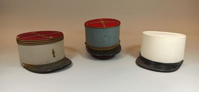 null Set of 3 French kepi : 1 white legionnaire kepi, 1 cavalry second lieutenant...