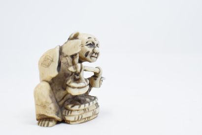 null JAPAN - 20th century

Carved ivory netsuke of a merchant with a scale

Signed...