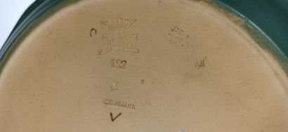 null P. IPSENS ENKE (Denmark)

Glazed ceramic bowl with scalloped edge with relief...