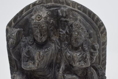 null INDE - XXème

Stèle en pierre représentant deux Shiva et parvati assis sur une...