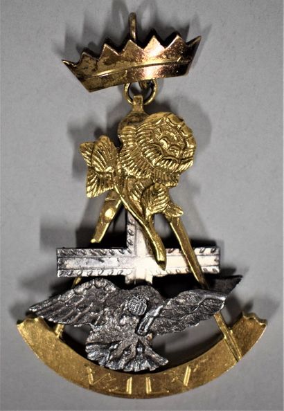 null Jewel of knight Rose Cross.

Pelican with a rose.

Gilded metal and silver.

20th...