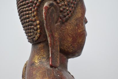 null THAILAND - 20th century.

Lacquered and gilded wood Buddha.

H. 50cm.

Wear...