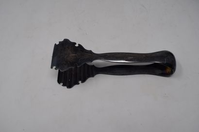 null MANETTE METAL ARGENTE : FORT LOT DE COUVERTS ET PIECES DE FORME :



1 plateau...