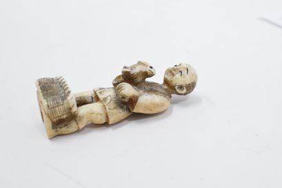 null JAPAN - 20th century

Ivory netsuke carved with a man with a rabbit 

H. 5 ...
