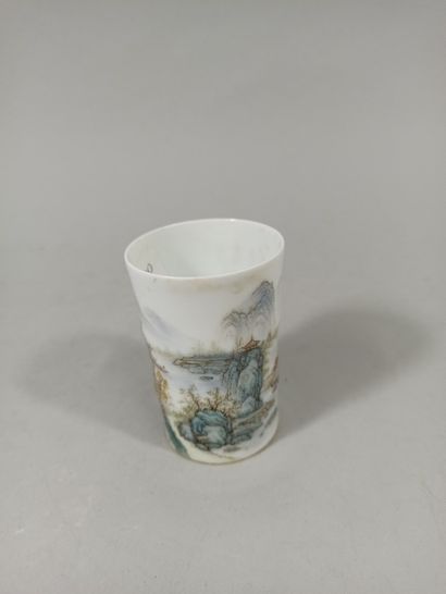 null CHINA - Modern

Bamboo-shaped brush holder in polychrome enamelled porcelain...