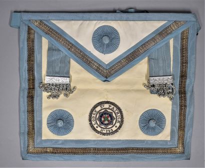 null Master's apron.

St. Patrick's Lodge #295.

20th century.

H. 39.5 cm - L. 33.5...