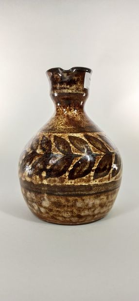 null PEROT Monique and Robert (born in 1931)

Lot of two jugs.

Vallauris clay, handwritten...
