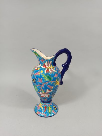 null LONGWY

Pitcher in polychrome enamels.

Mark on the bottom and number

Height:...