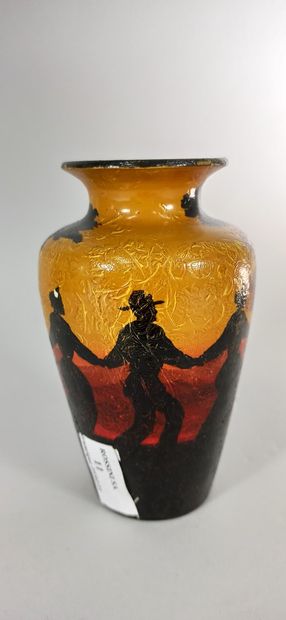 null BAREL Jean (20th century)

Vase decorated with Provencal dance.

Vallauris clay,...