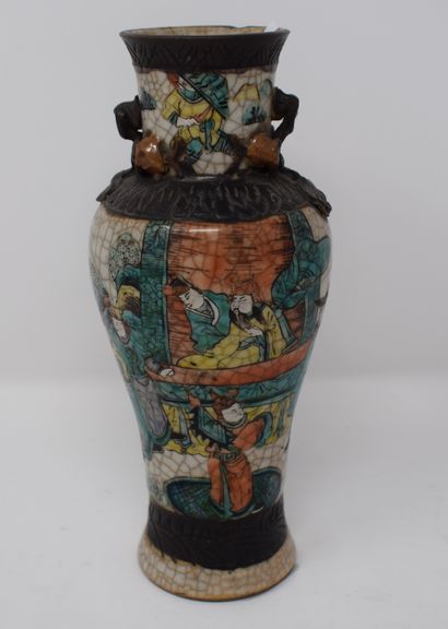 null NANKIN small stoneware and polychrome enamel vase in the green family style...