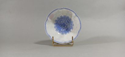 null CHINA, 20th century

Small poly-lobed porcelain cup with polychrome enamelled...