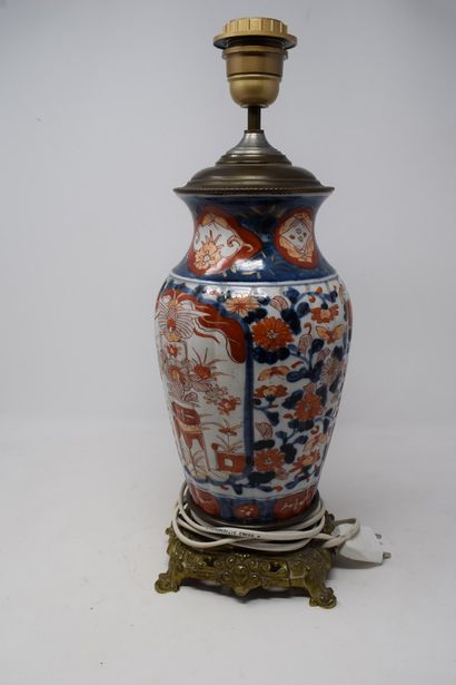 null IMARI

Lot of objects including a pair of octagonal vases and 1 vase mounted...