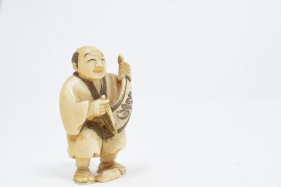 null JAPAN - 20th century

Ivory netsuke carved with a man with calligraphy paper...