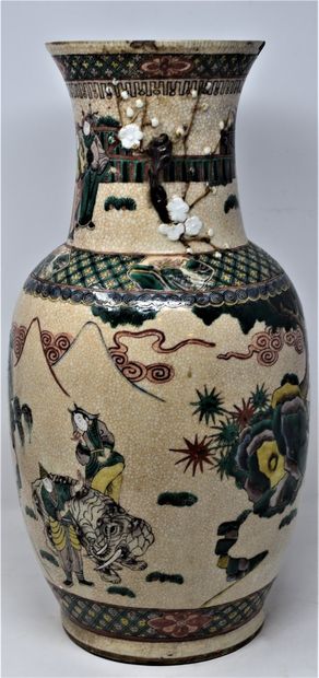 null CHINE, Nankin - XIXeme siècle

Vase en grès de la famille verte.