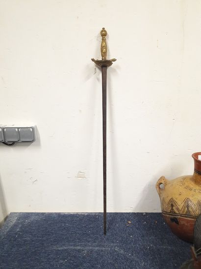 null Beautiful sword.

Gilt bronze mounting, pommel, spindle and bivalve shell with...