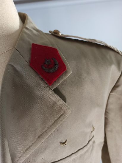 null French jacket in beige cotton with collar tabs of Saharan troops. 

60's. 

Missing...
