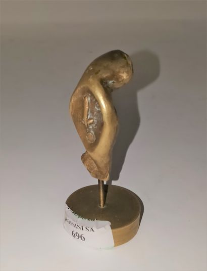 null BELO Andre (né en 1908) 

Visage

Bronze. au dos BELO

Ht. : 8.5 cm
