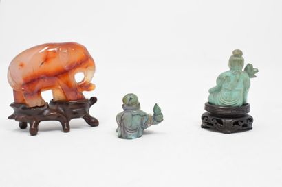 null CHINA, 20th century

Lot including a hard stone elephant and two turquoise figurines...