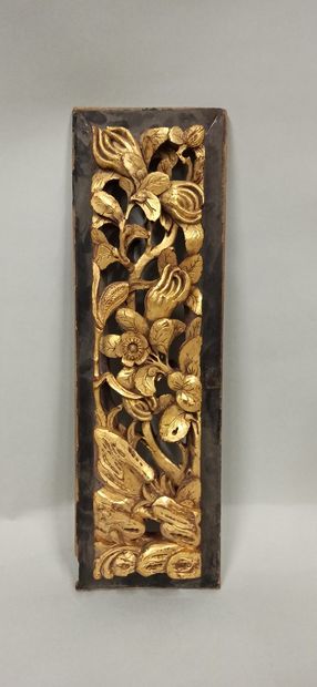 null South CHINA, Ningpo, 19th century.

Set of three carved wood panels with flowers,...